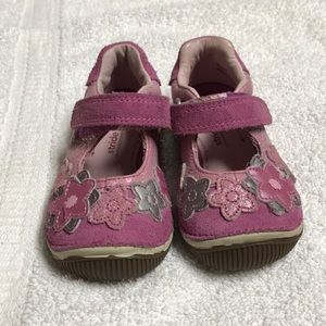 Pink leather Stride Rite shoes
